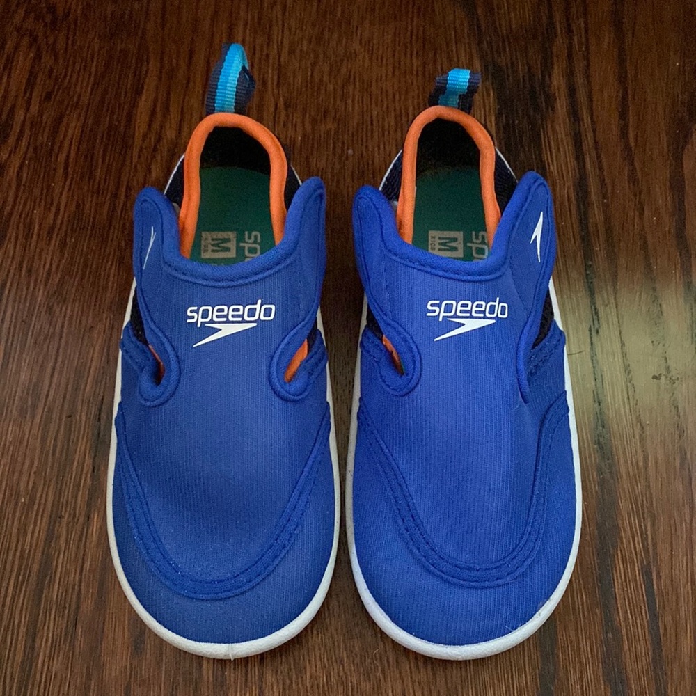 Speedo toddler water shoes, size medium (size 7/8), like new, only worn once